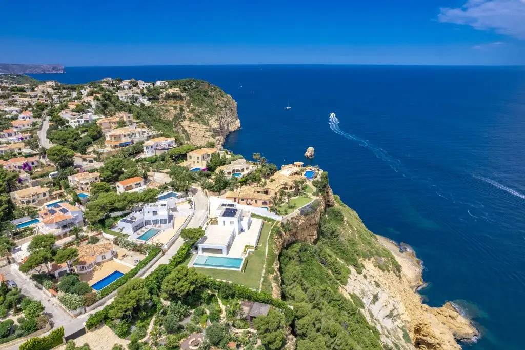 Modern villa with expansive terraces and panoramic sea views in Balcón al Mar, Javea